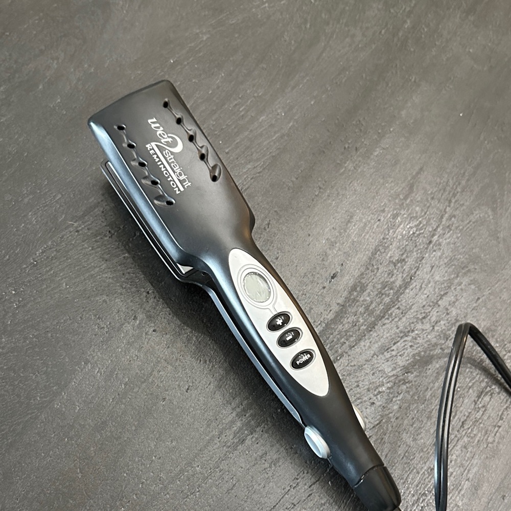 Remington Black and Silver Hair Styling Tool